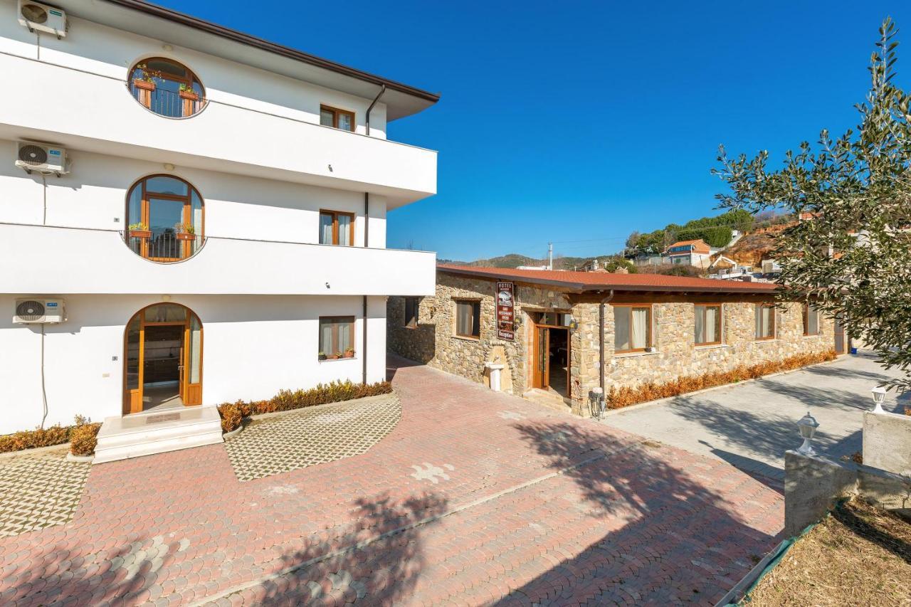 Hotel San Pietro Martin Fushe-Drac Buitenkant foto