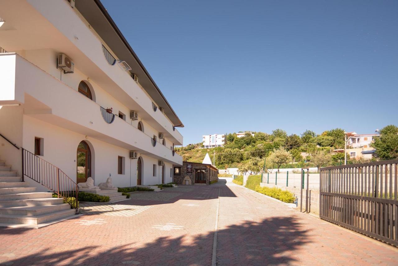 Hotel San Pietro Martin Fushe-Drac Buitenkant foto